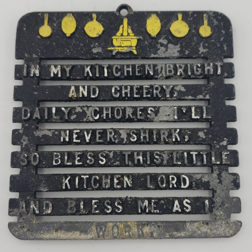 Vintage Cast Metal Trivet Kitchen Wall Hanging 5" - Picture 1 of 3